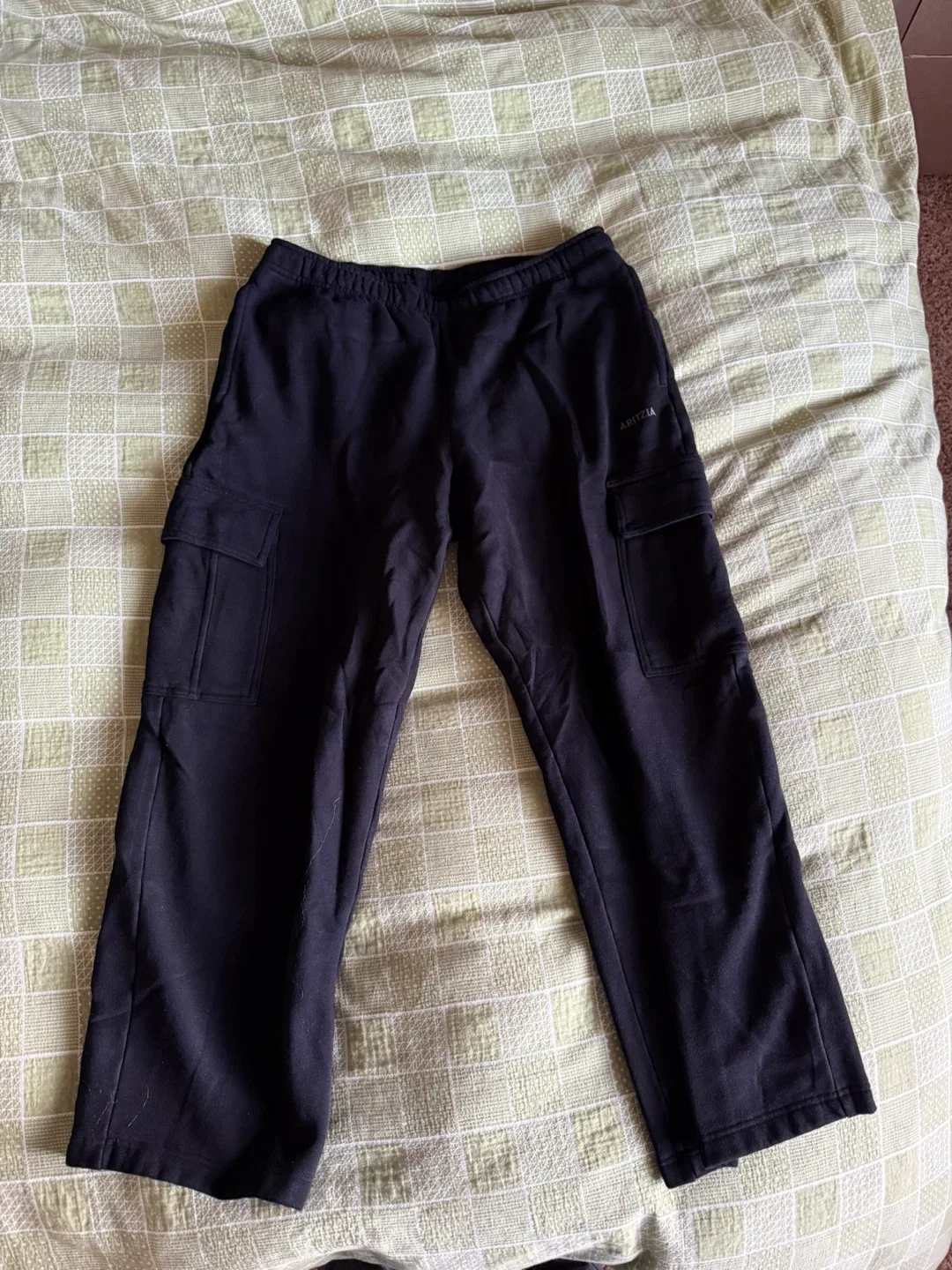 Aritzia Black Cargo Sweatpants