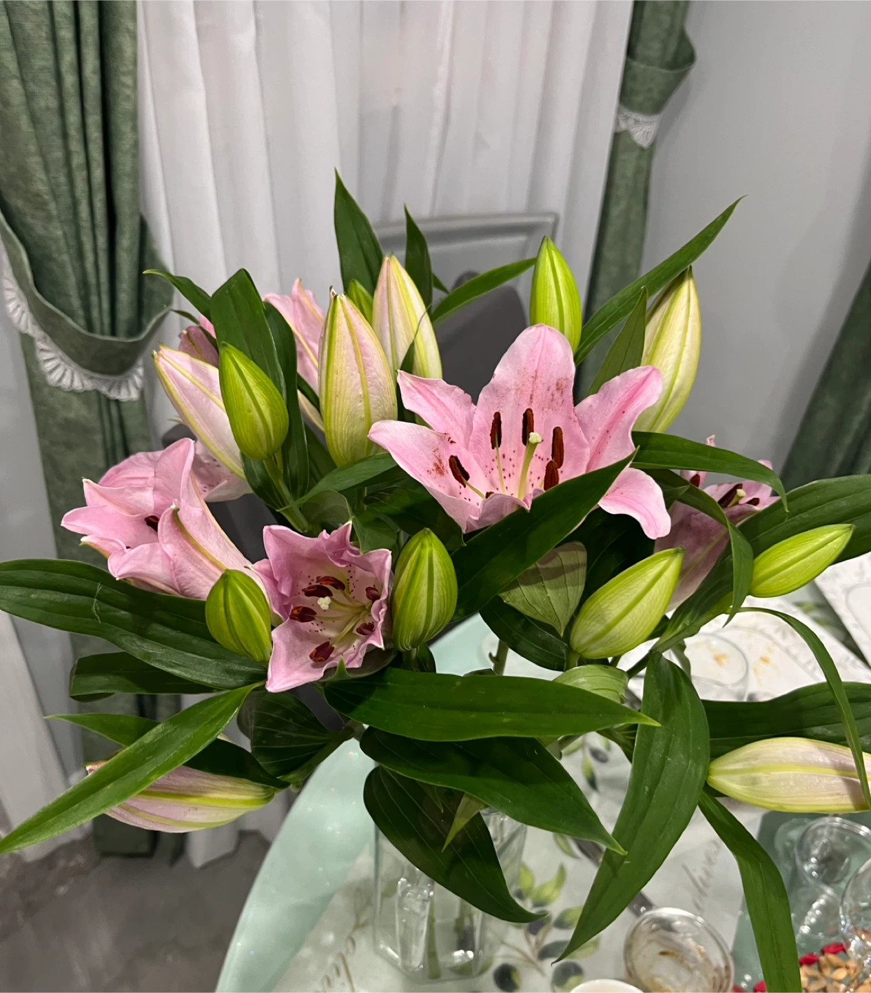 A fresh bouquet of lilies is urgently looking for a new home.