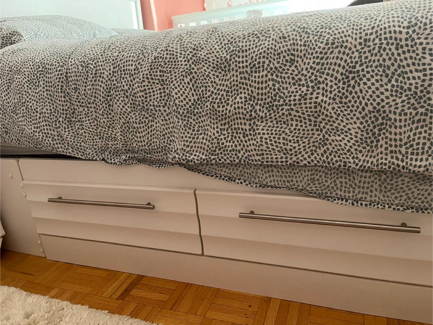 White Bedroom Set (Bed, Dresser, Nightstand) - photo 4
