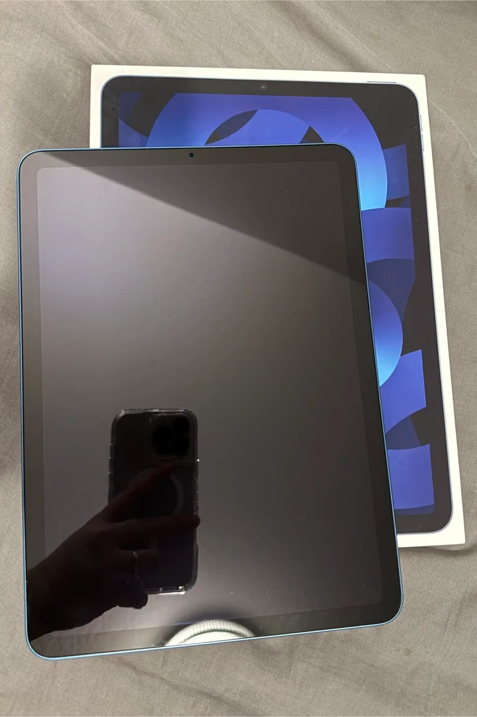 Like New Apple iPad Air 5th Gen 256GB Wifi - Blue image indicator(4)