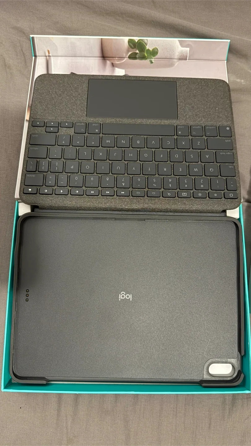 Like New Apple iPad Air 5th Gen 256GB Wifi - Blue image indicator(8)