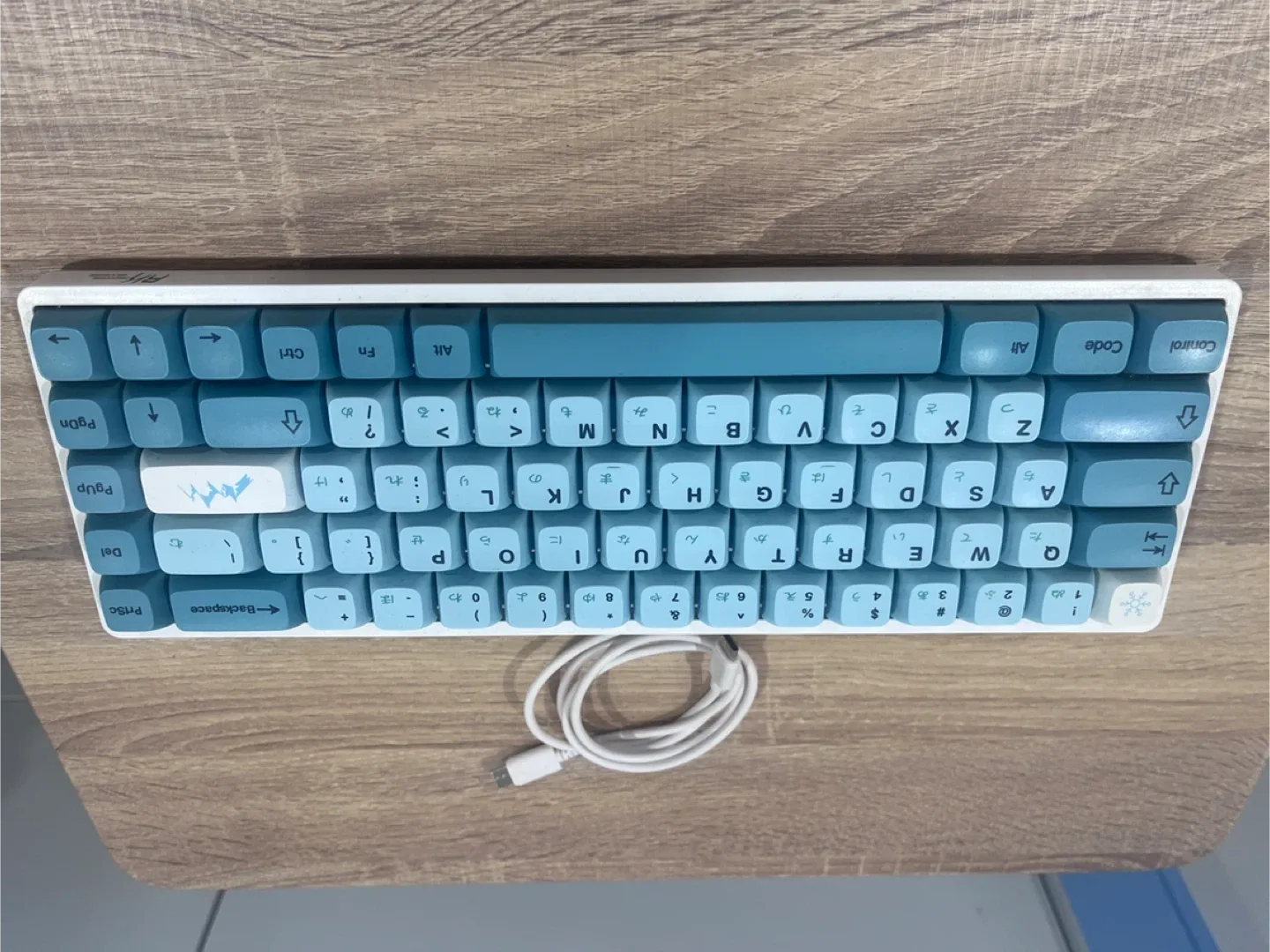 Custom Mechanical Keyboard - Blue & White