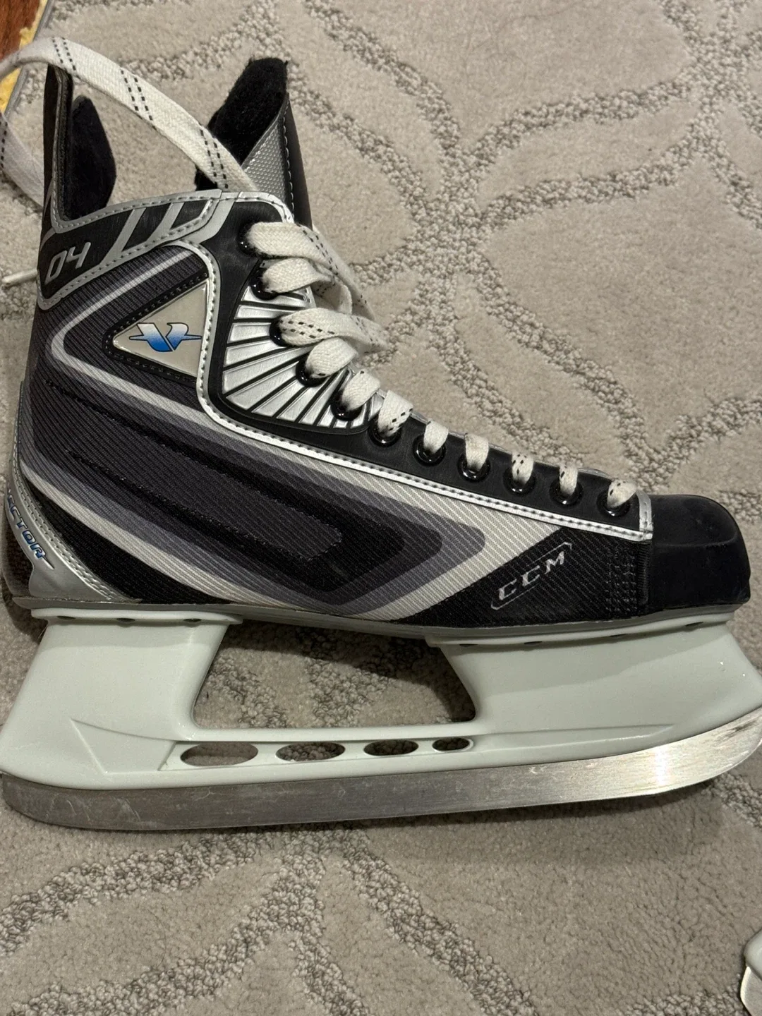 CCM Vector 04 Ice Skates - Size 9 US image indicator(3)