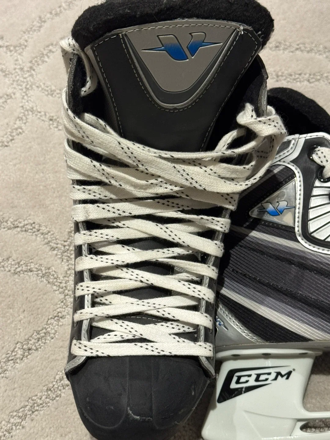 CCM Vector 04 Ice Skates - Size 9 US image indicator(4)