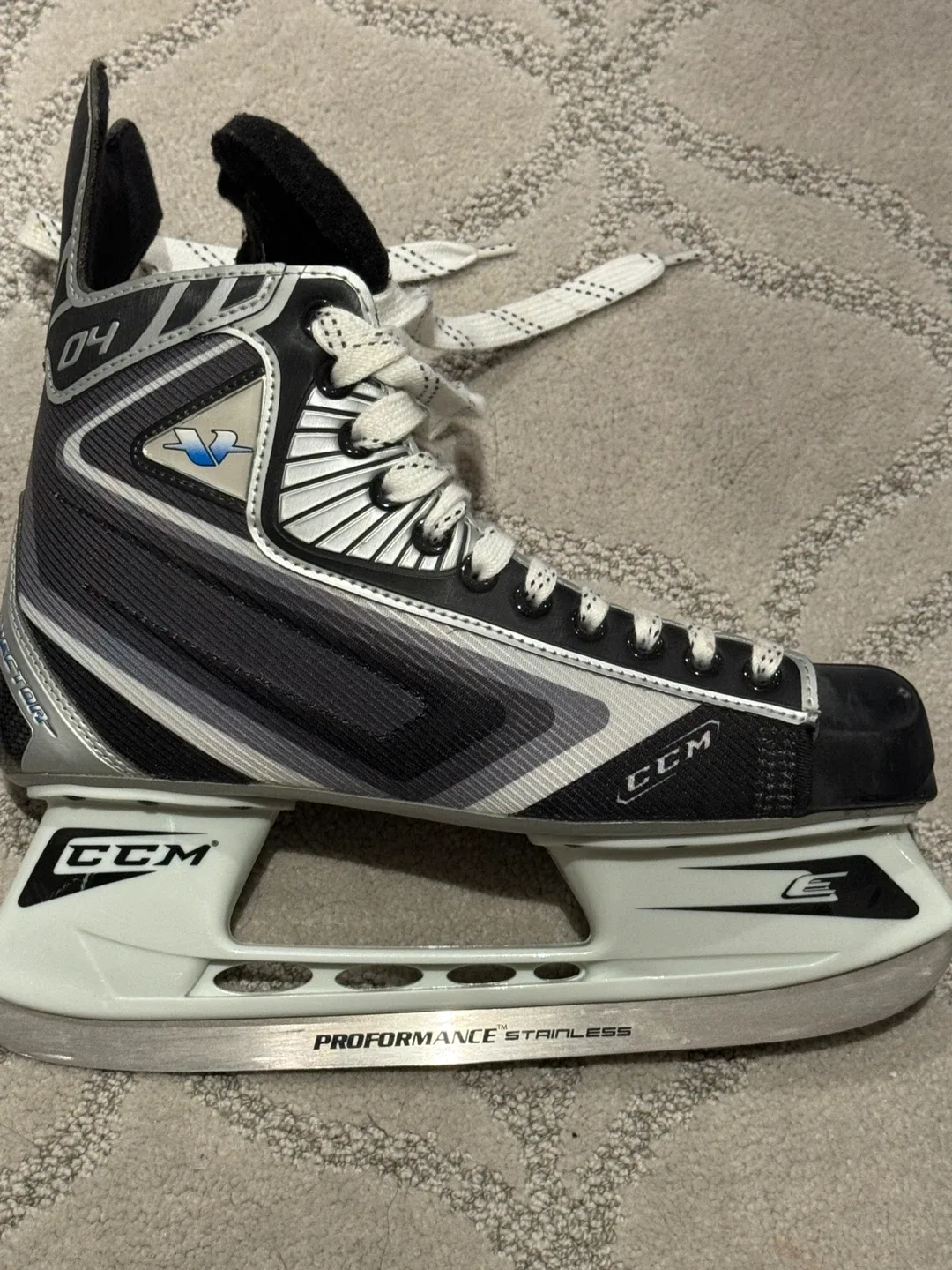 CCM Vector 04 Ice Skates - Size 9 US image indicator(2)