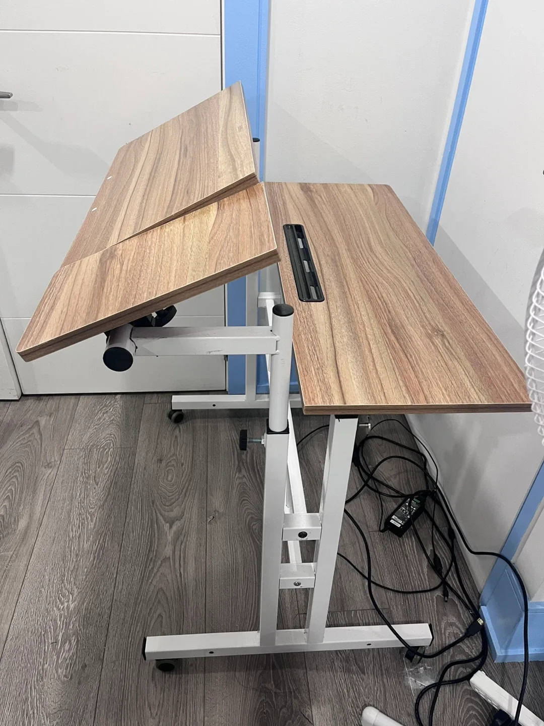 Adjustable Tilting Drawing Table image indicator(5)