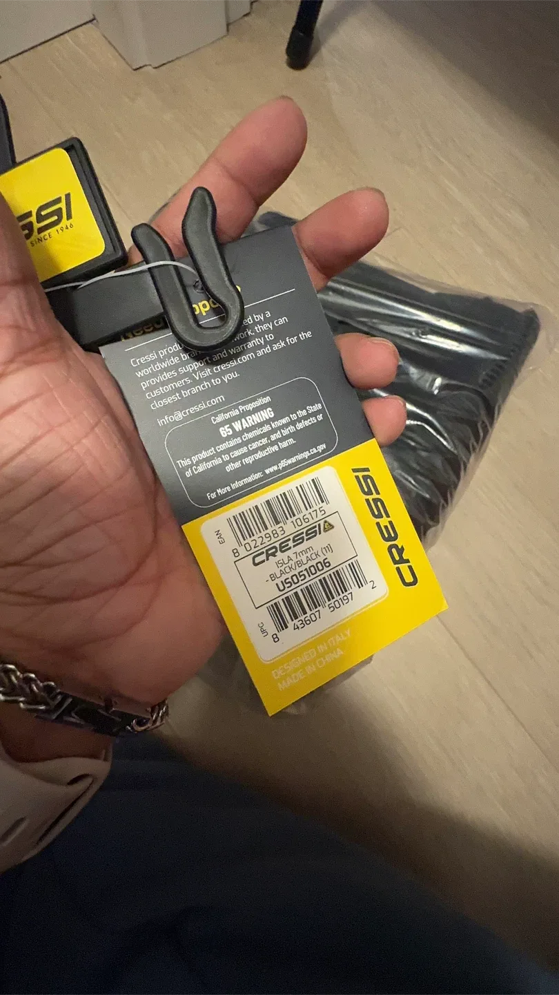 Cressi Isla 7mm diving boots in black, size 11 US. image indicator(3)