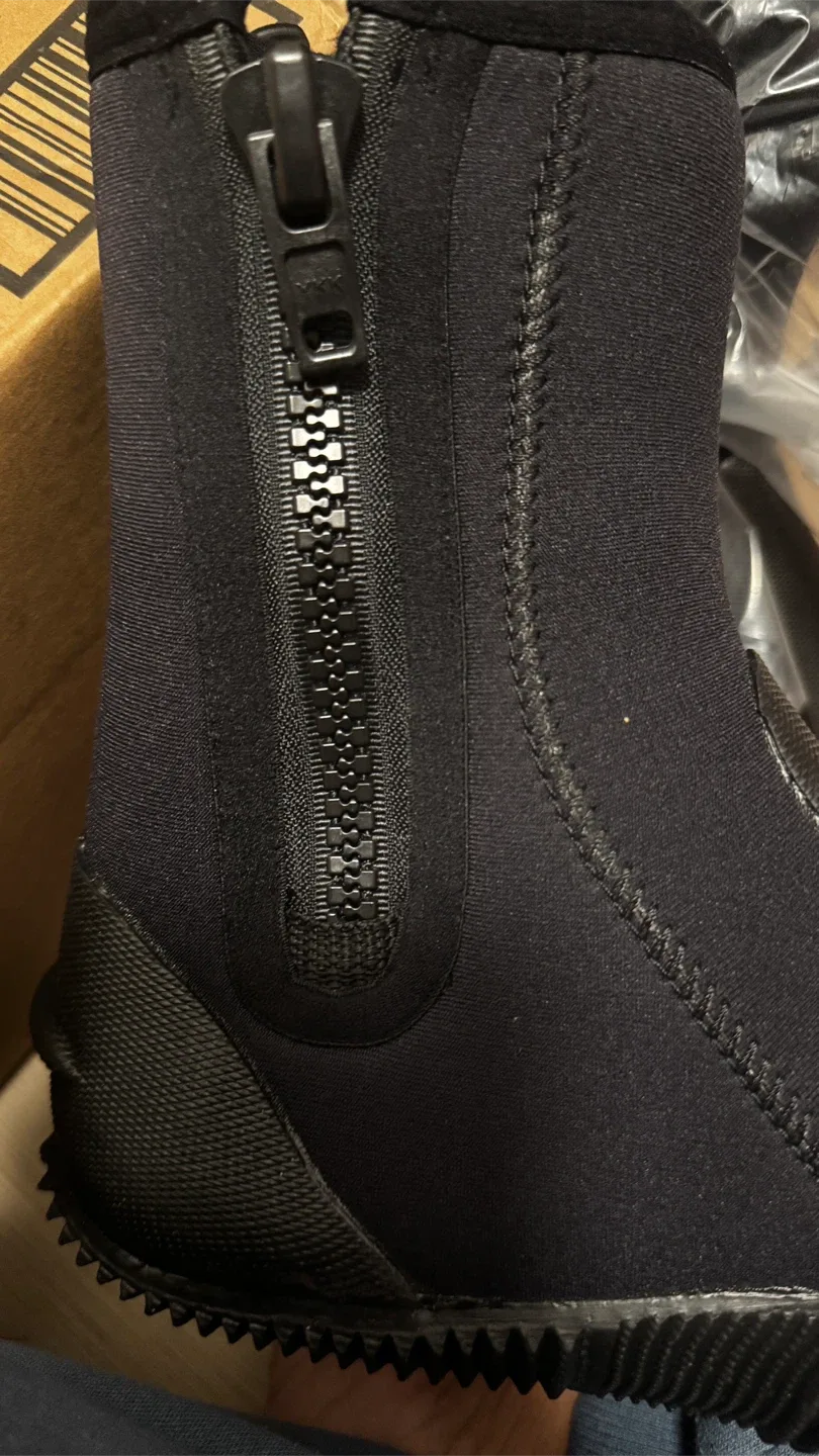 Cressi Isla 7mm diving boots in black, size 11 US. image indicator(6)