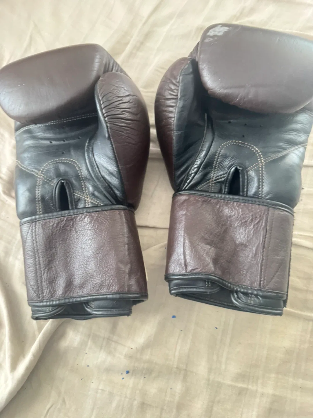 Boon 16oz Brown Boxing Gloves thumbnail
