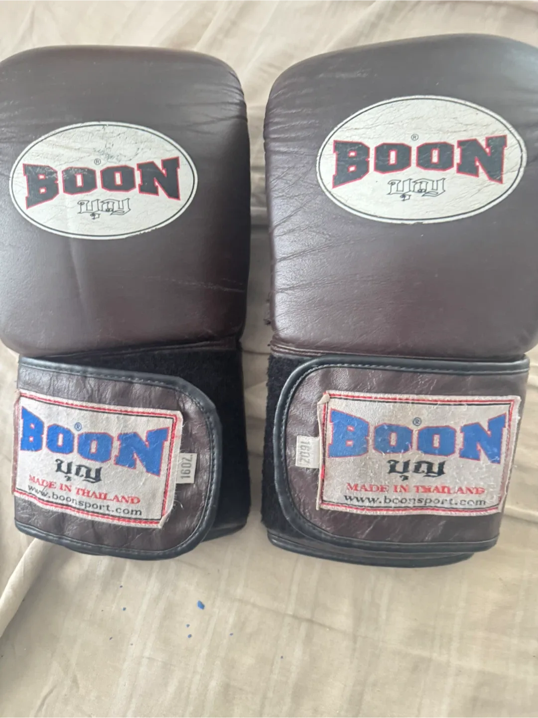 Boon 16oz Brown Boxing Gloves image indicator(4)