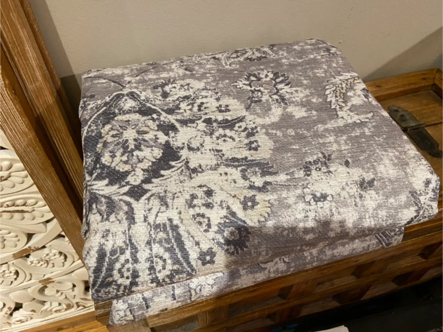 New 6’ Round Area Rug Washable Distressed Grey image indicator(8)