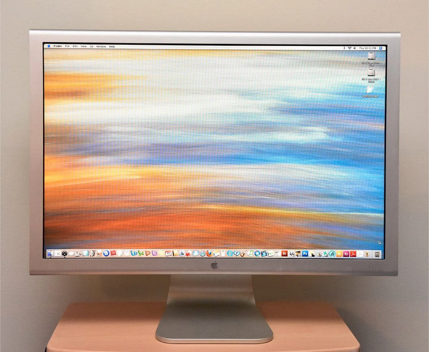 Apple Cinema Display Aluminum Monitor with Power Adapter (Mint)