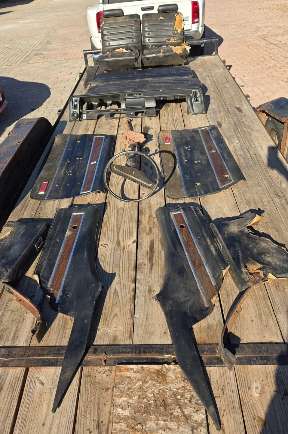 Cutlass Oldsmobile Interior Black image indicator(2)