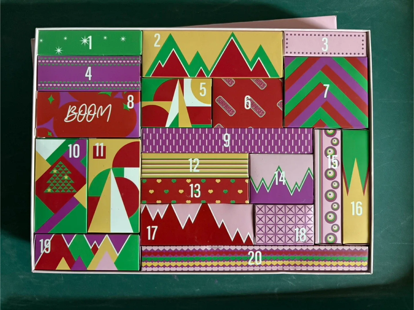 Popfeel Advent Calendar (Amazon) - Make Up and Accessories image indicator(2)