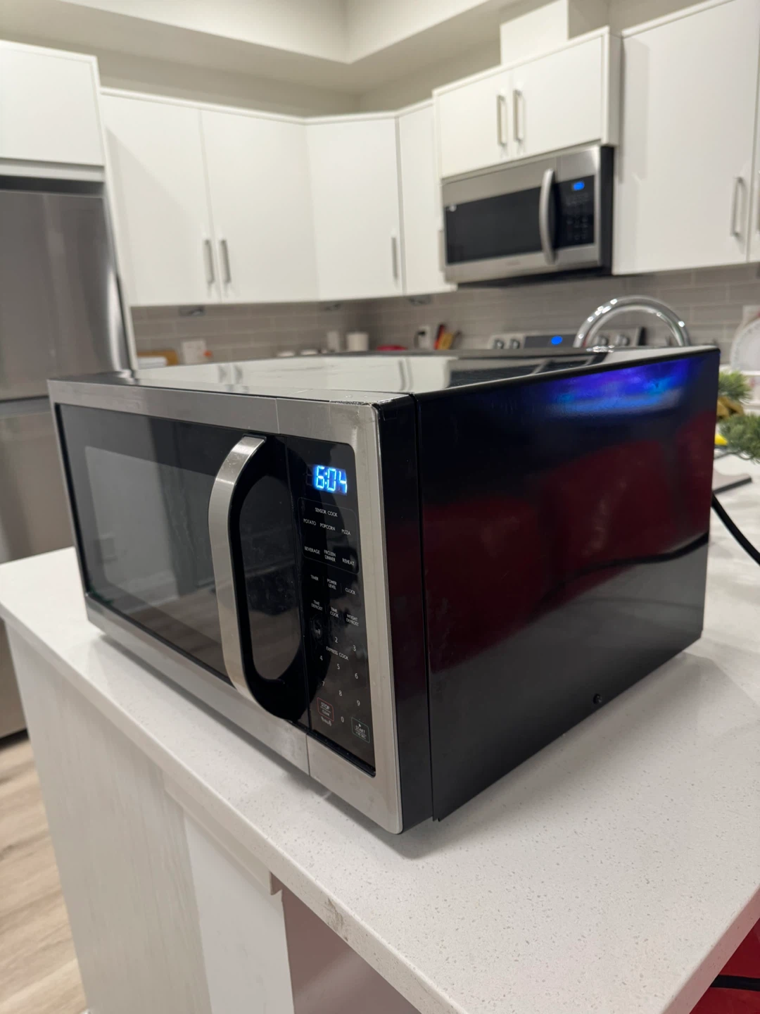 Vissani Microwave Oven - photo 2