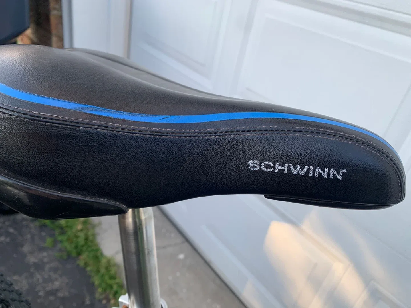 SCHWINN 29" wheel Hybrid Tuned up ride ready image indicator(4)