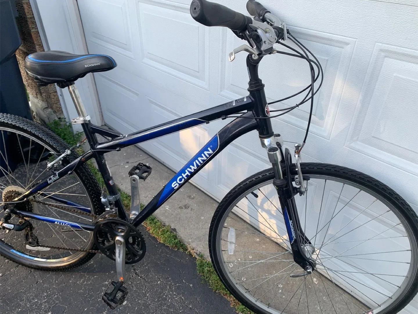 SCHWINN 29" wheel Hybrid Tuned up ride ready image indicator(2)