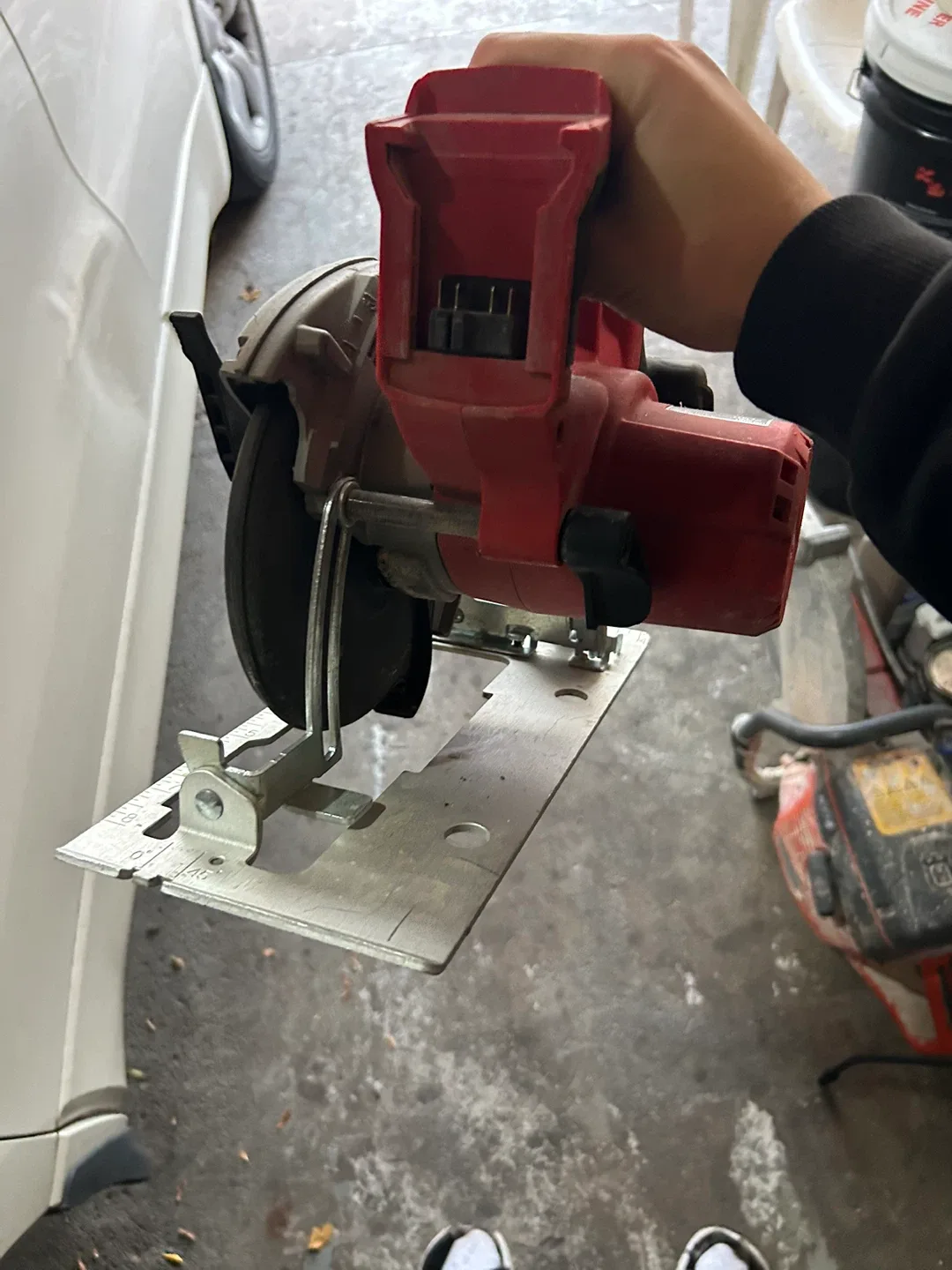 Milwaukee Cordless Metal Cutting Saw image indicator(2)