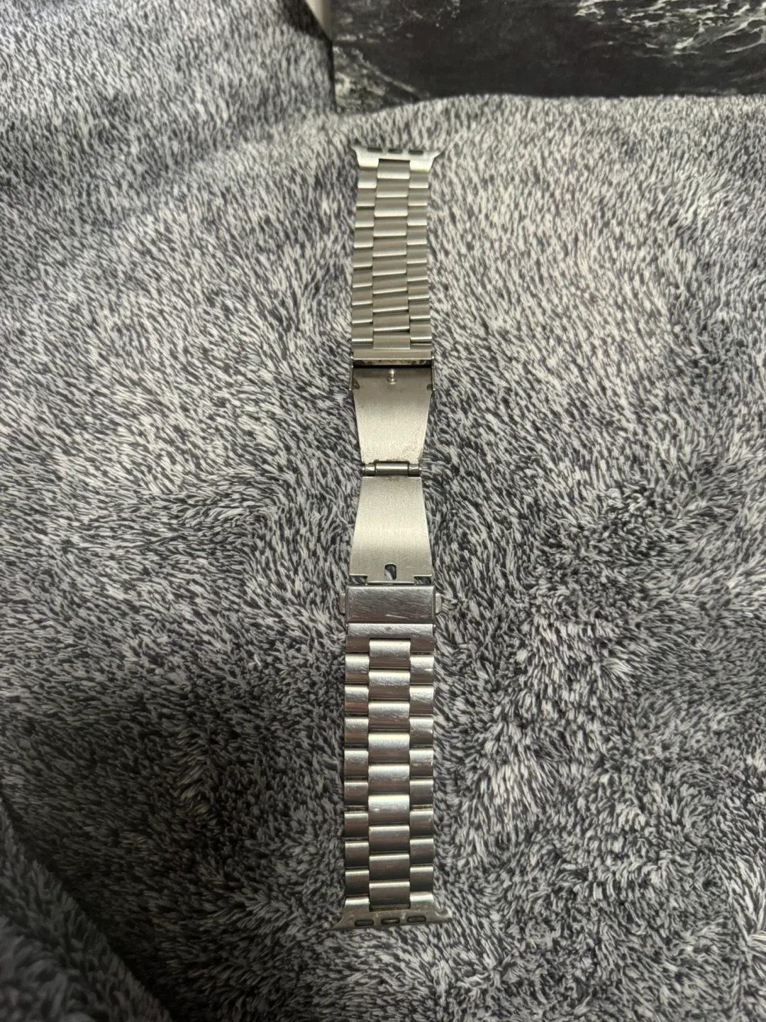 Apple Watch Ultra 2  GPs+ cellular image indicator(2)