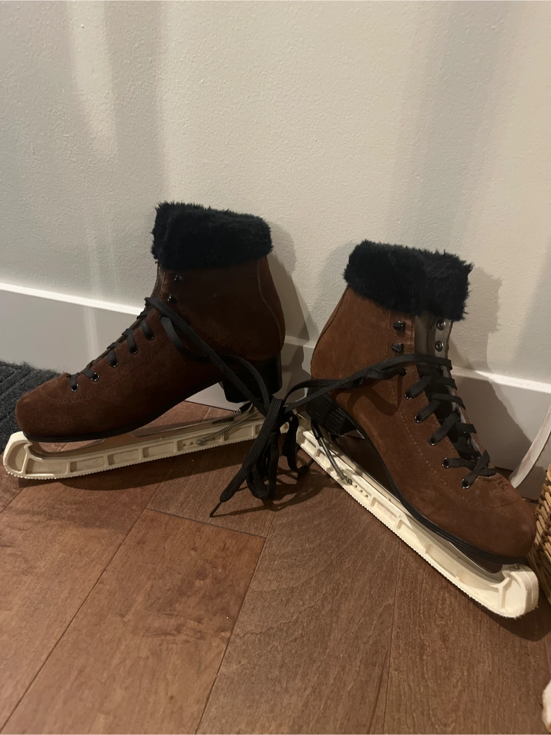 Brown Ice Skates - photo 2
