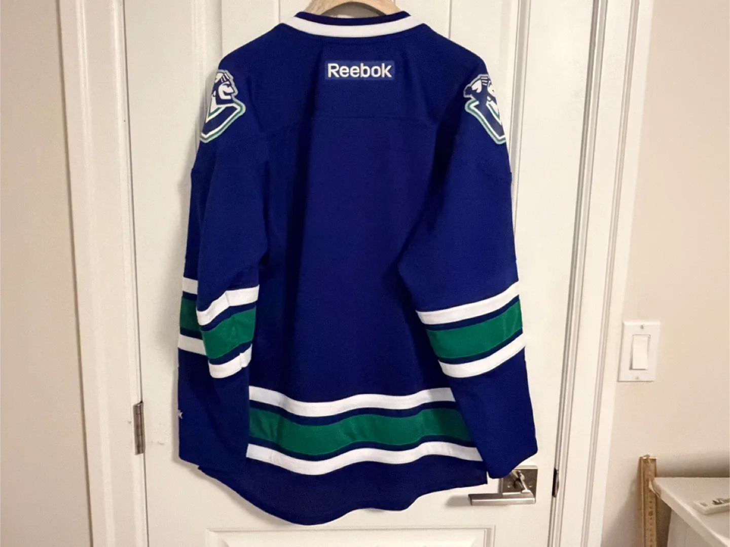 Authentic Reebok Vancouver Canucks Stick In Rink Jersey Medium image indicator(5)