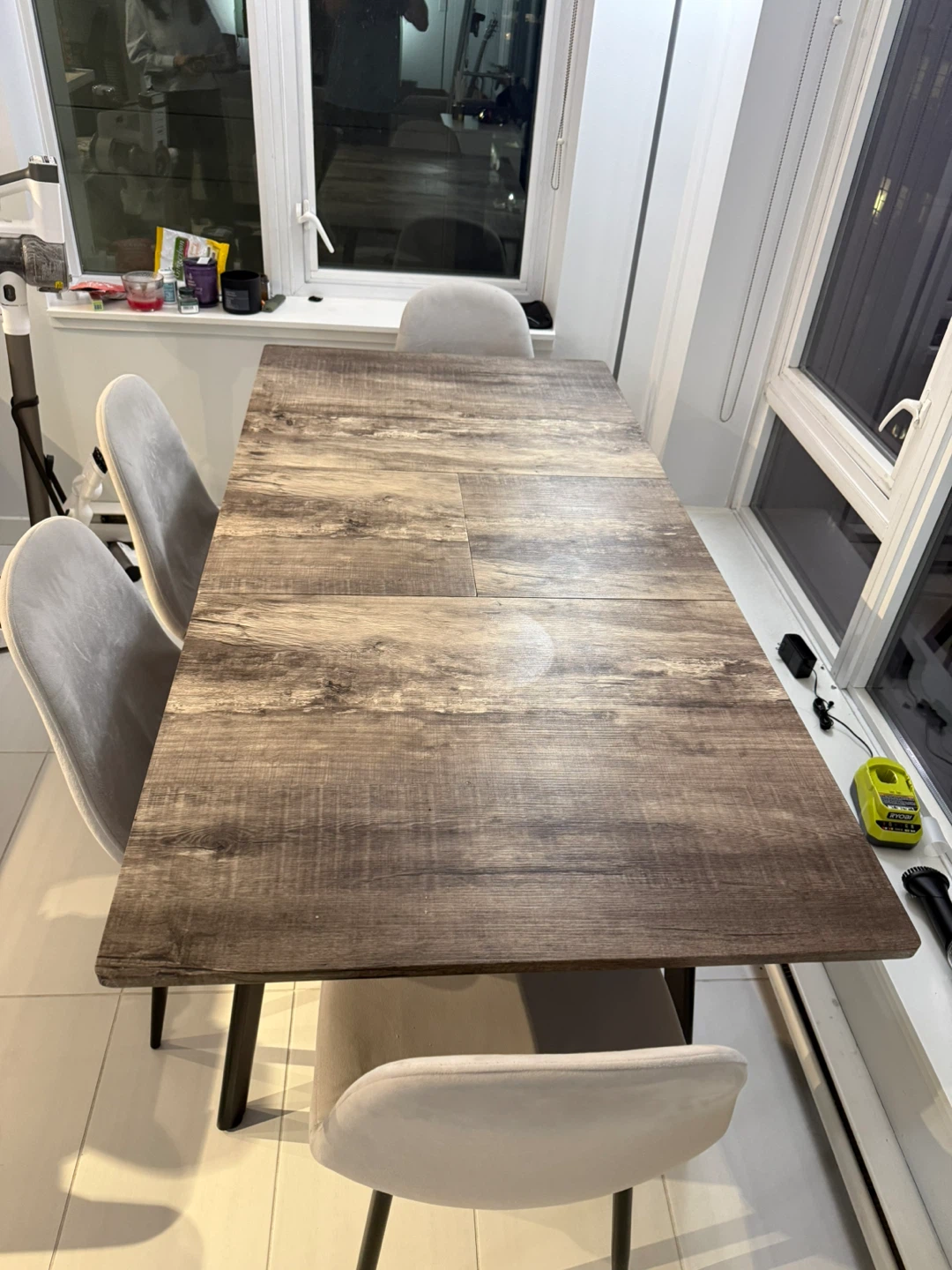 Extendable Dining Table with 4 Grey Velvet Chairs - photo 3