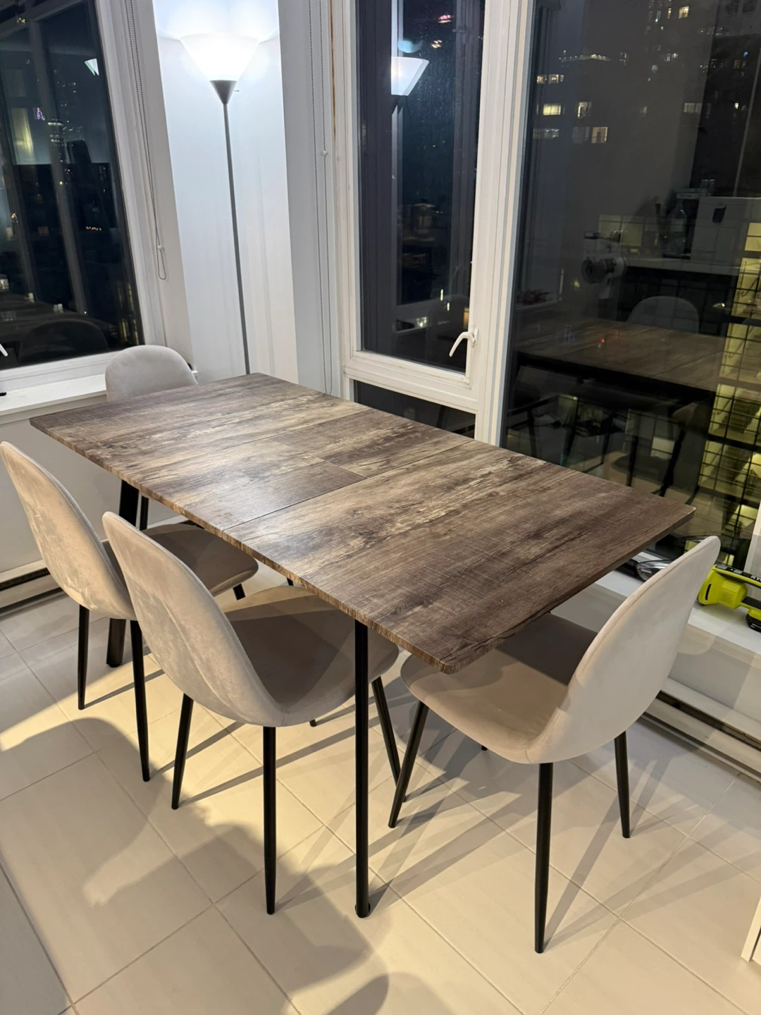 Extendable Dining Table with 4 Grey Velvet Chairs