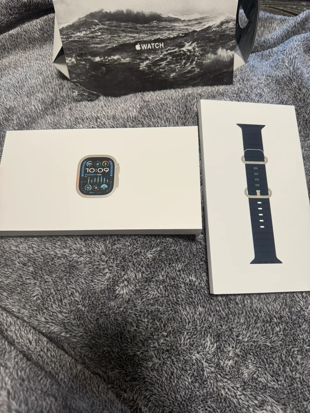 Apple Watch Ultra 2  GPs+ cellular image indicator(5)