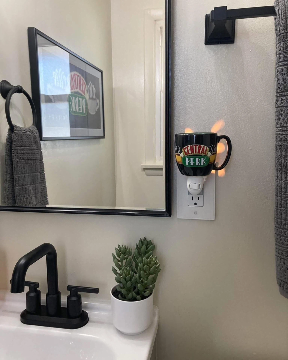Central Perk Warmer