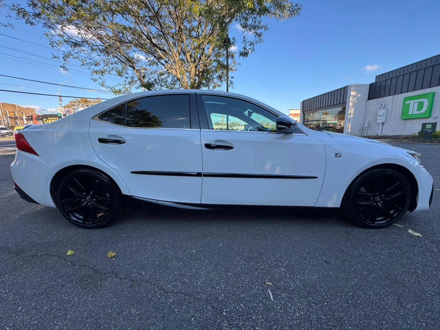 White Lexus IS image indicator(4)