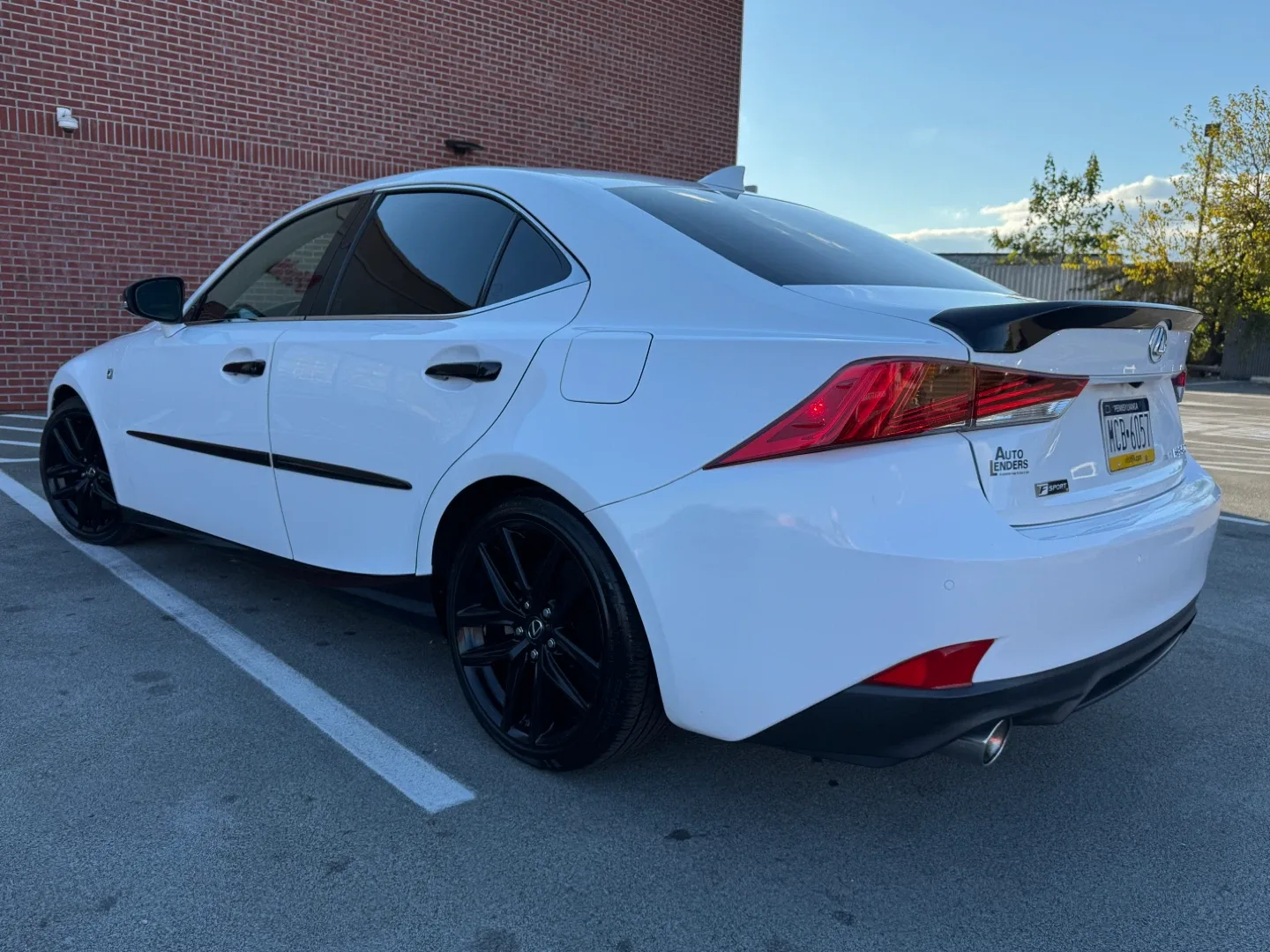 White Lexus IS image indicator(2)