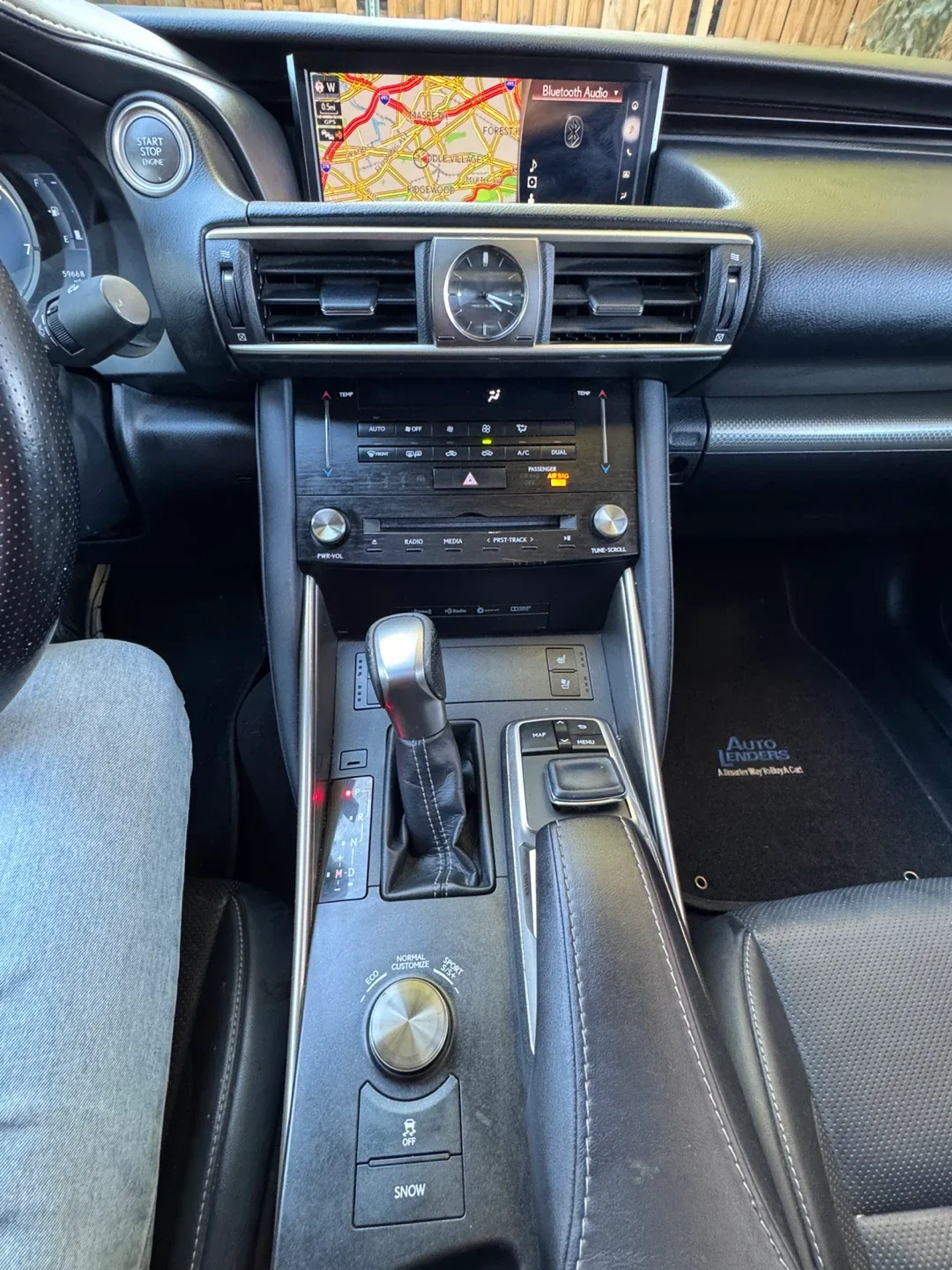 White Lexus IS image indicator(6)