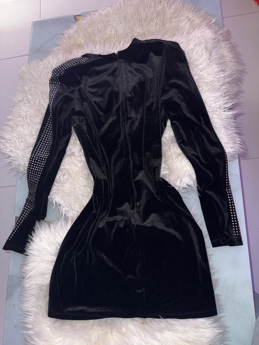 Forever 21 Black Velvet Dress - Size L image indicator(3)