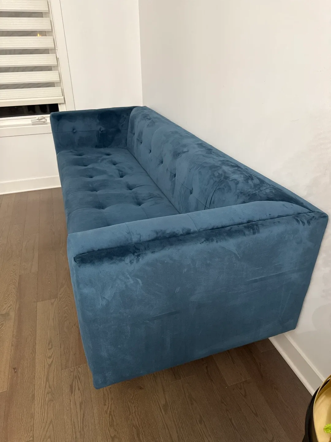 Blue Velvet Sofa image indicator(2)