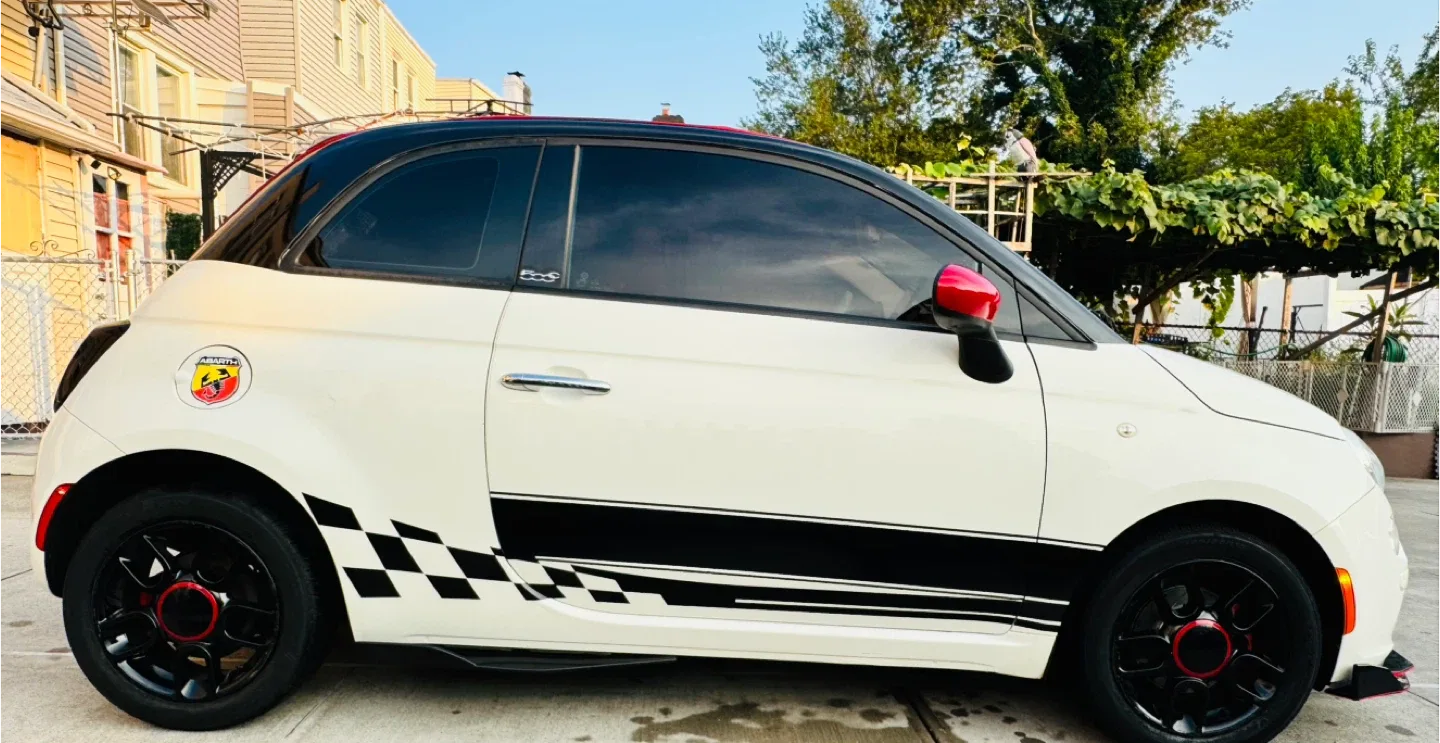 Fiat 500 ST - White with Black Stripes image indicator(6)