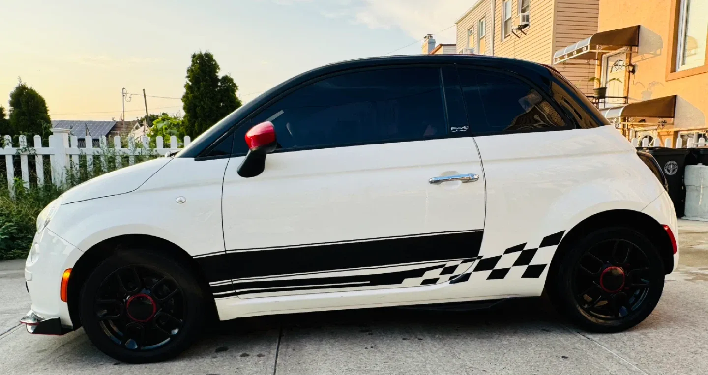 Fiat 500 ST - White with Black Stripes image indicator(2)