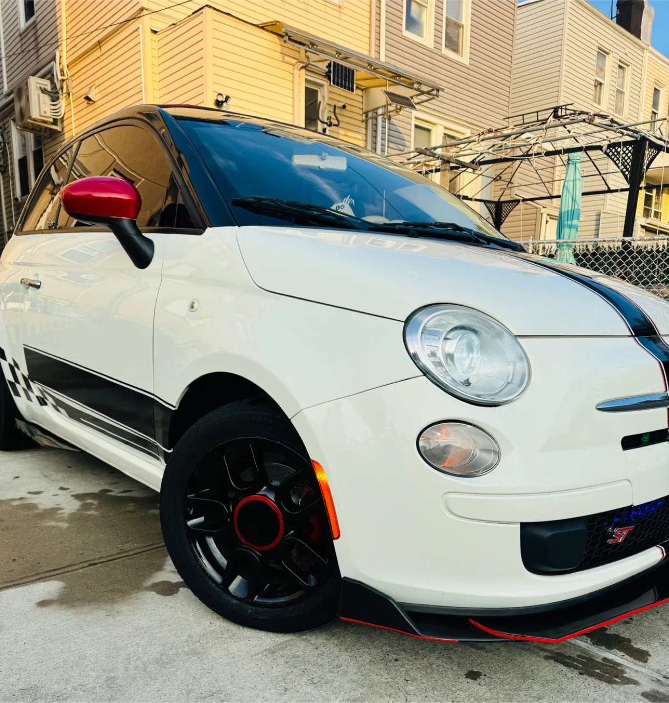 Fiat 500 ST - White with Black Stripes image indicator(4)