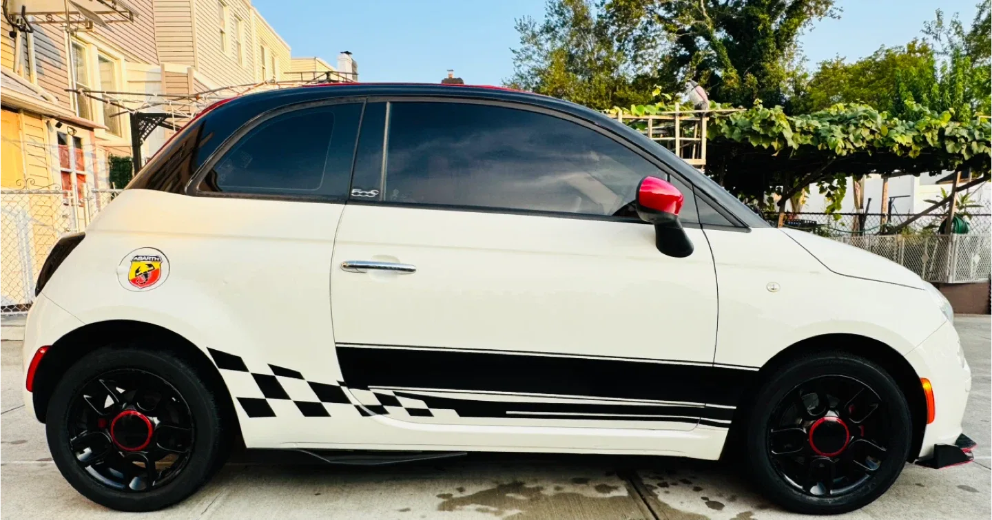 Fiat 500 ST - White with Black Stripes image indicator(7)