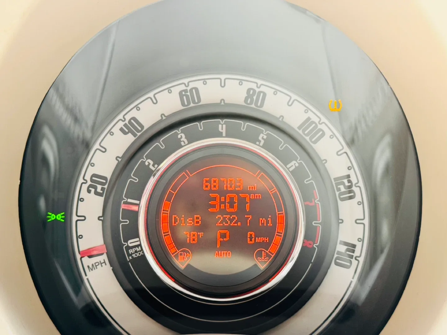 Fiat 500 ST - White with Black Stripes image indicator(9)