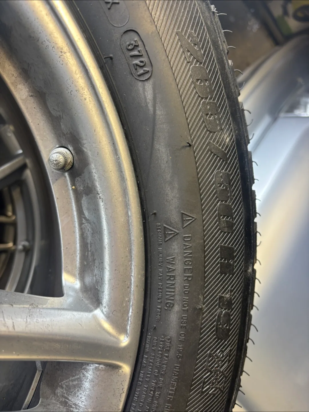 Porsche wheels Michelin latitude tires image indicator(4)