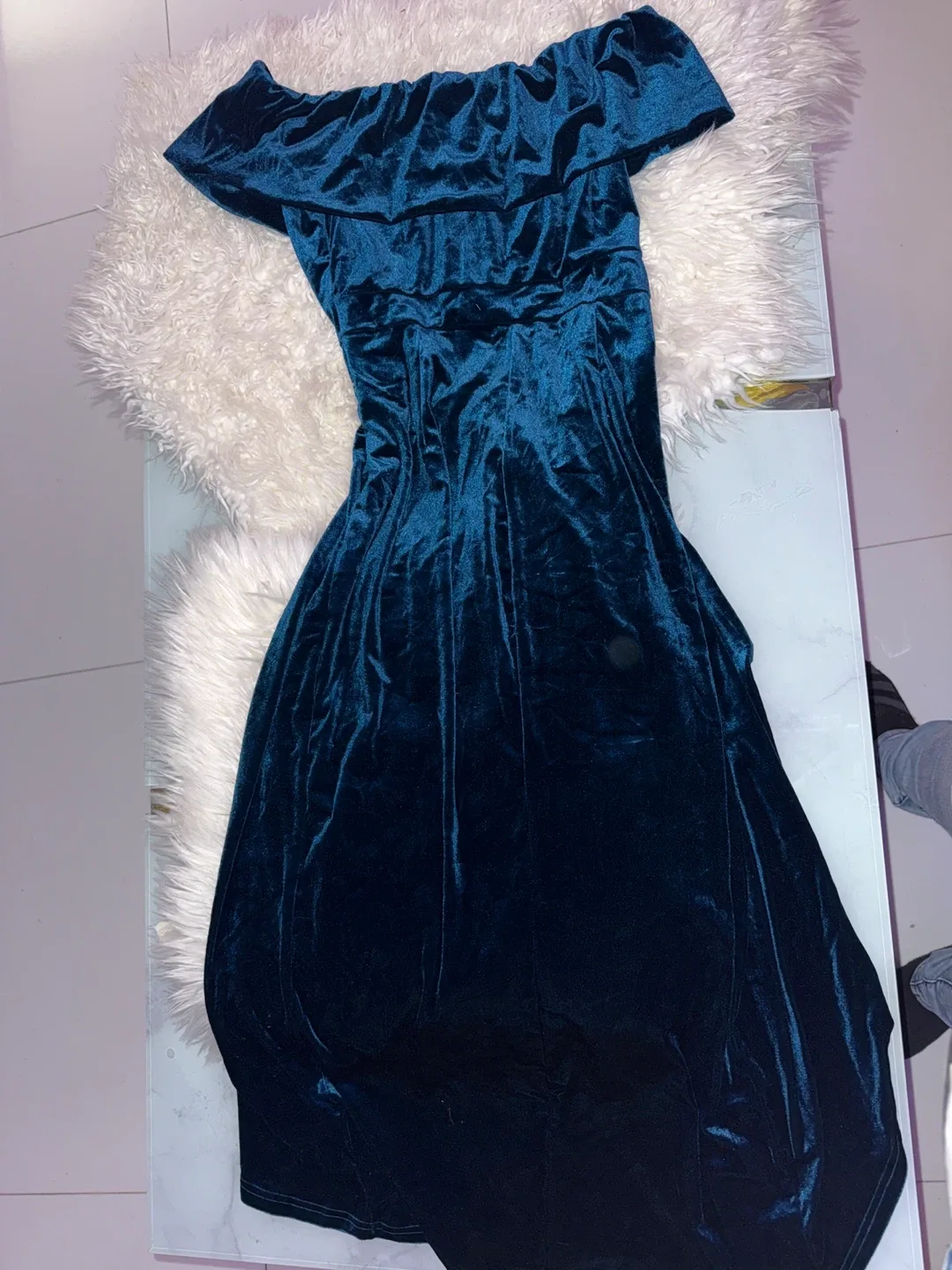 Blue Velvet Off-the-Shoulder Dress image indicator(5)