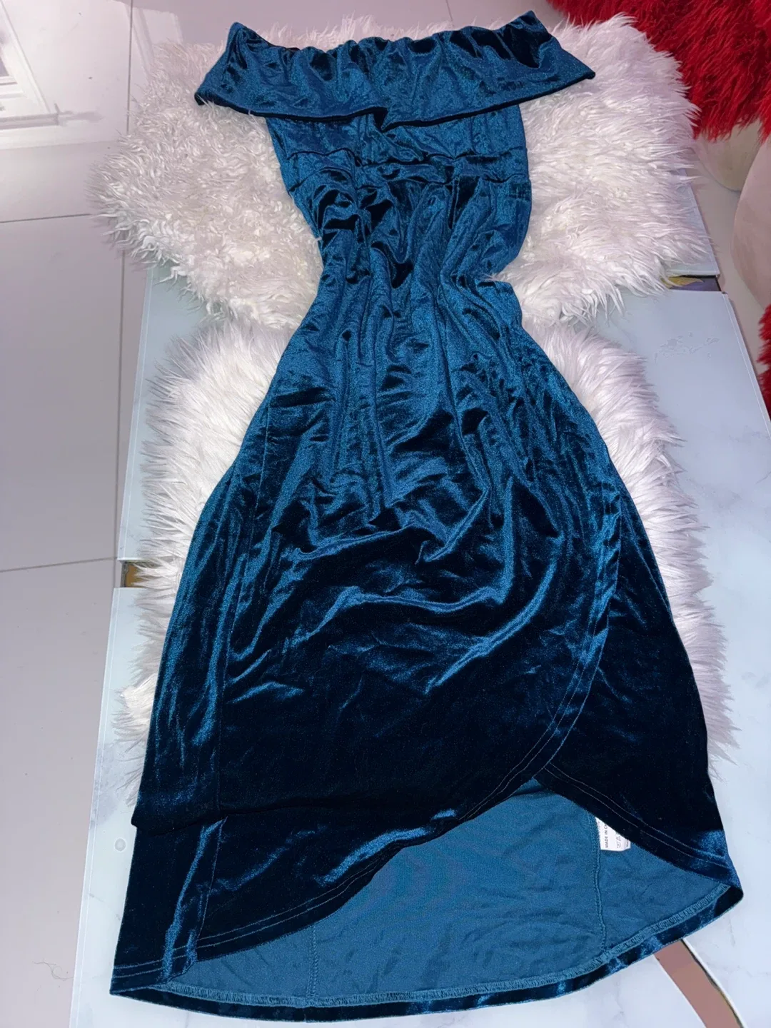 Blue Velvet Off-the-Shoulder Dress image indicator(3)