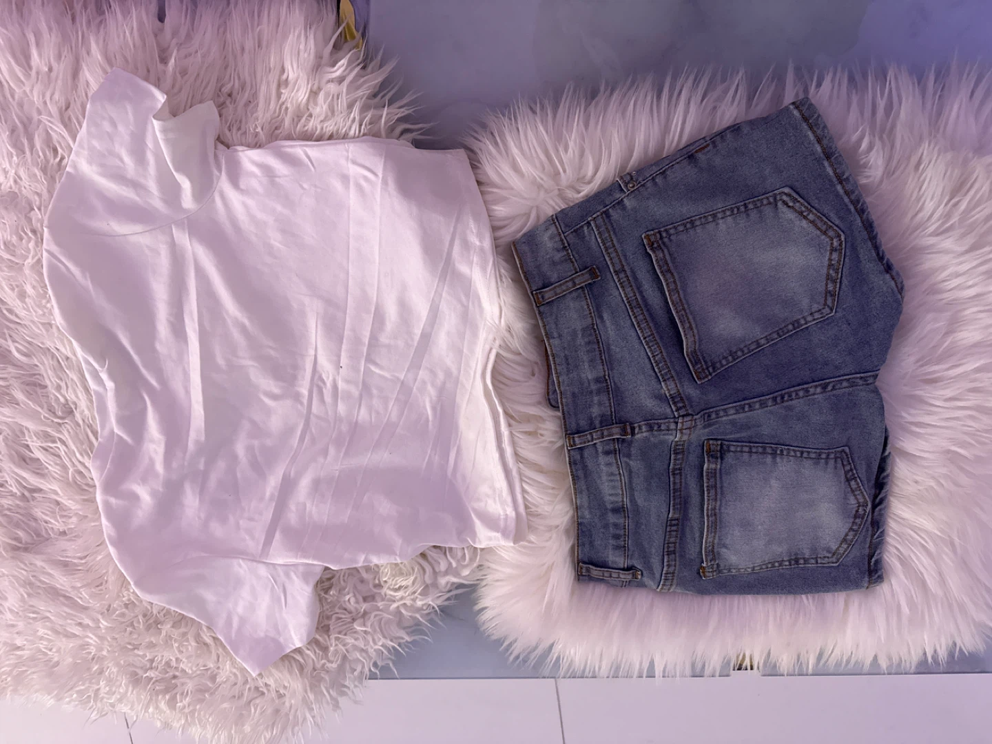 Girl White T-Shirt & Embellished Denim Shorts - Size 26 - photo 4