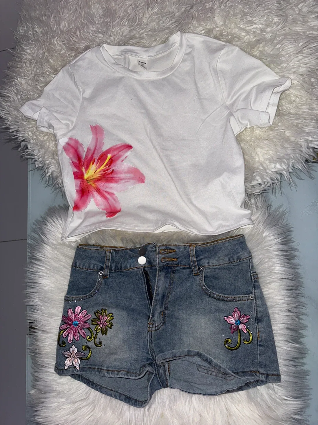 Shein White T-Shirt & Embellished Denim Shorts - Size 26 image indicator(6)