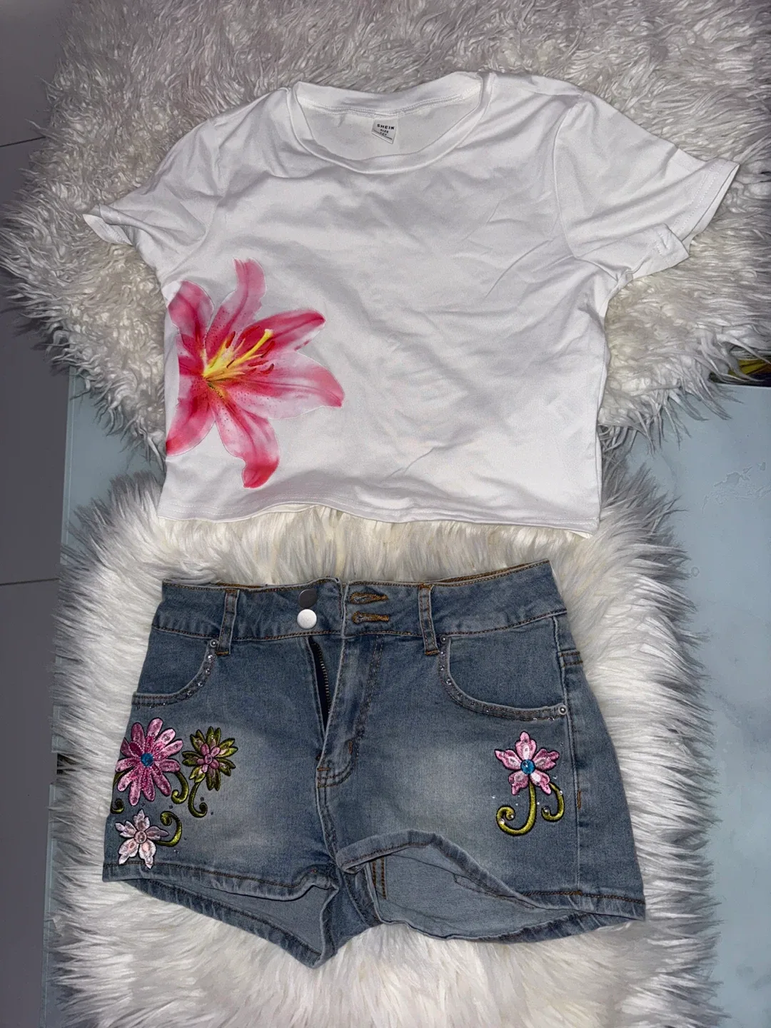 Shein White T-Shirt & Embellished Denim Shorts - Size 26 image indicator(2)