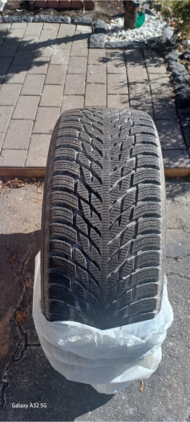 Nokian Hakkapeliitta R3 SUV 265/50R20 Tires image indicator(3)