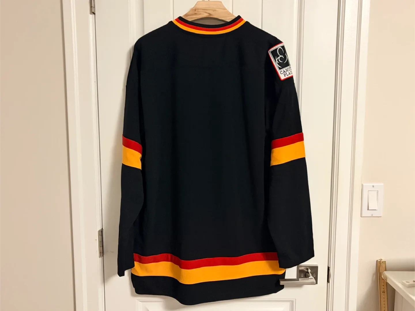 BNWT Mitchell & Ness Vancouver Canucks Black Skate Jersey image indicator(5)