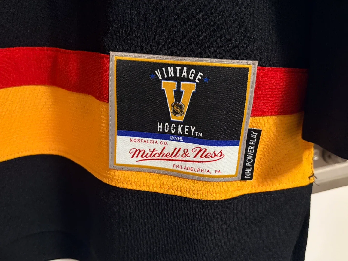 BNWT Mitchell & Ness Vancouver Canucks Black Skate Jersey image indicator(2)