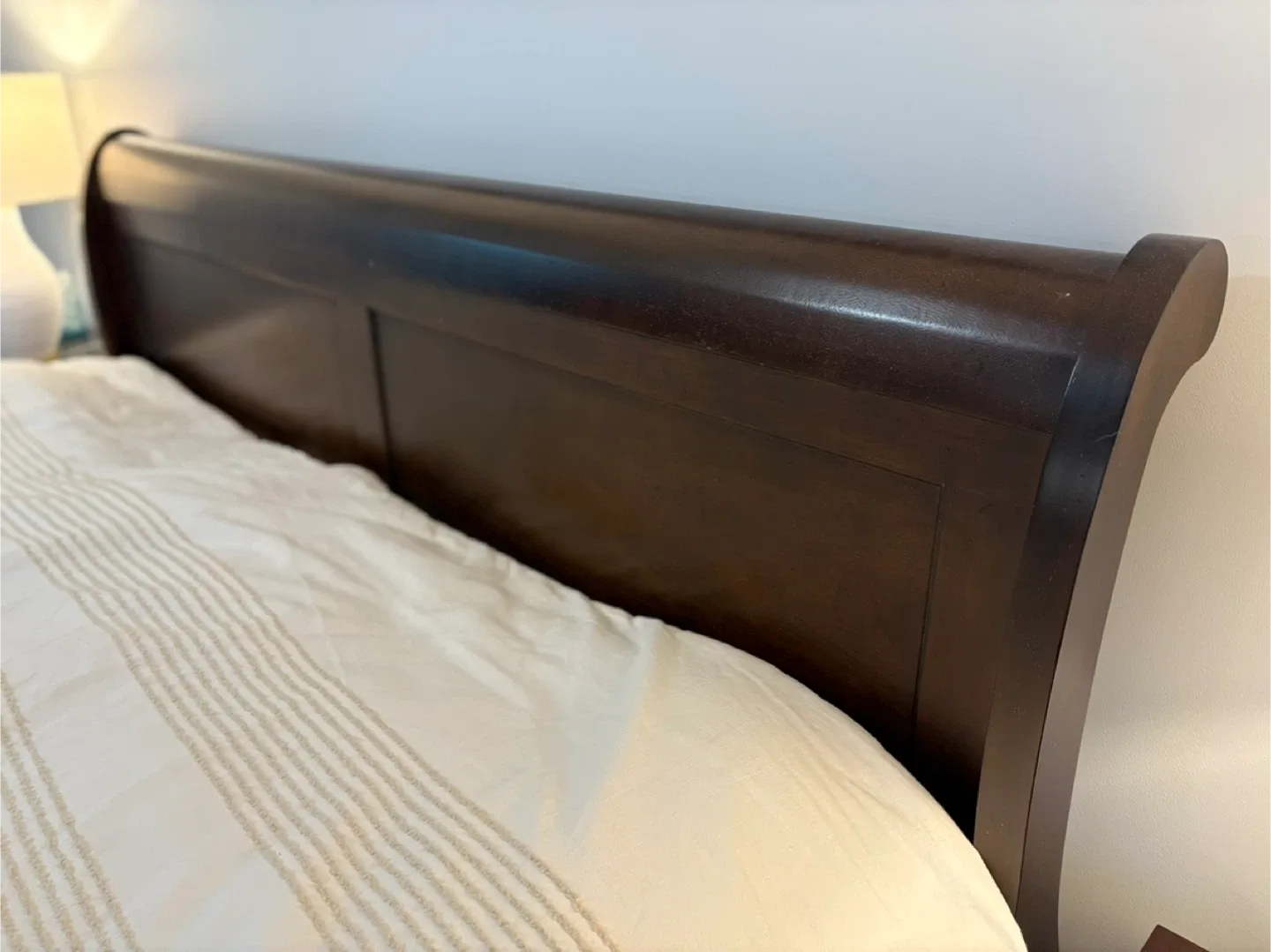 Sleigh King Bed w/2 Night Tables image indicator(4)