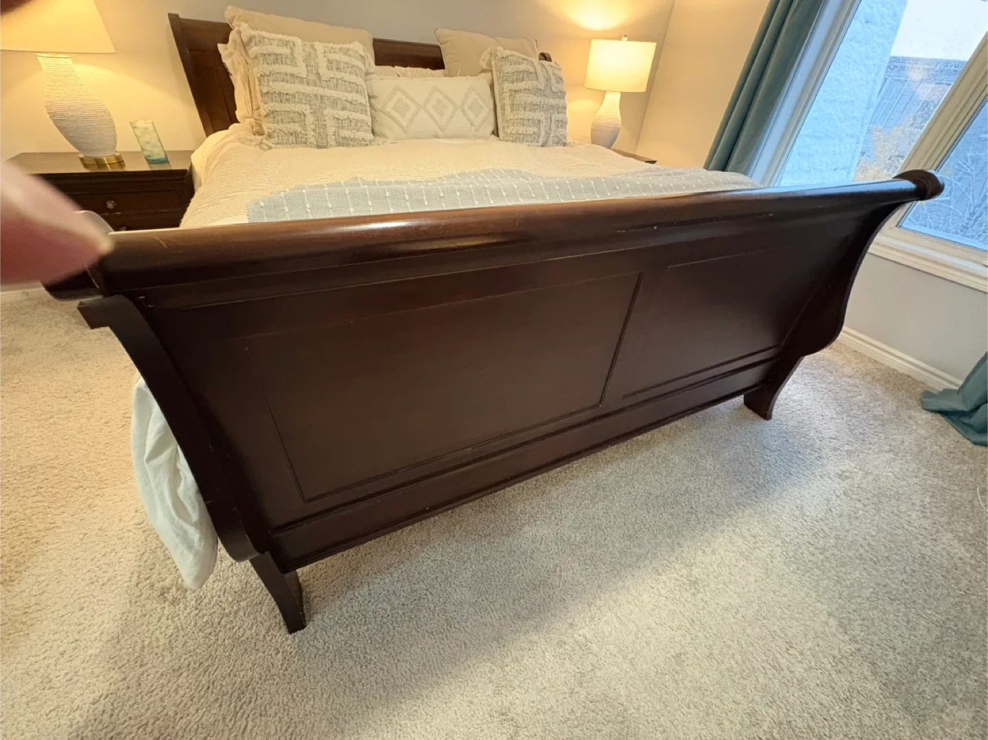 Sleigh King Bed w/2 Night Tables image indicator(5)